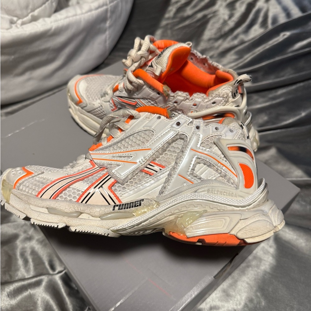 Balenciaga runners!